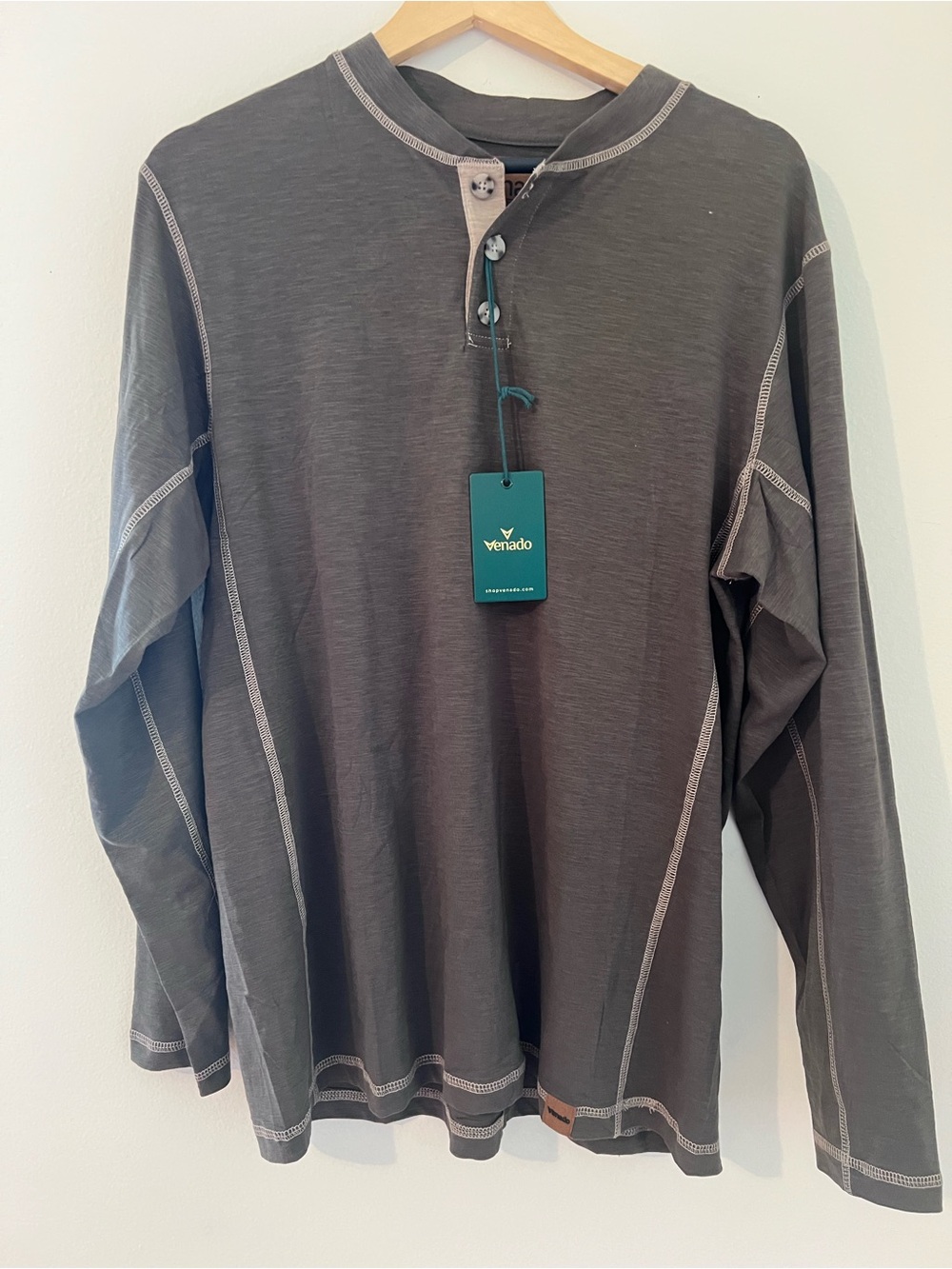 NWT Venado Men's Long-Sleeve Henley Shirt in Charcoal